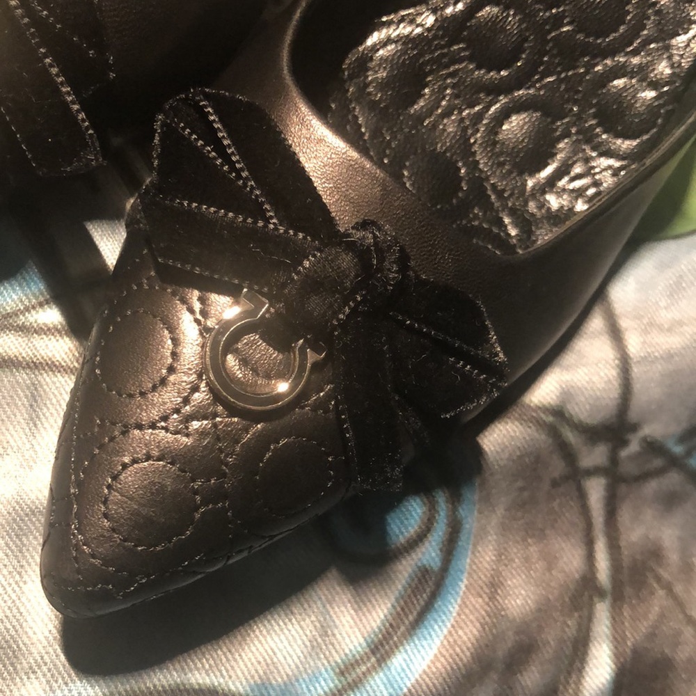 Salvatore Ferragamo slides size 5.5